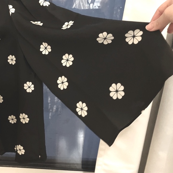 Kate Spade Clover Long-sleeved Toss Blouse in Black with White Blossoms - Picture 8 of 8